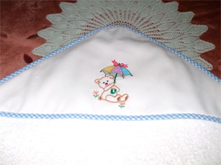 Manualidades en costura: Capa de baño de bebé con capucha-586
