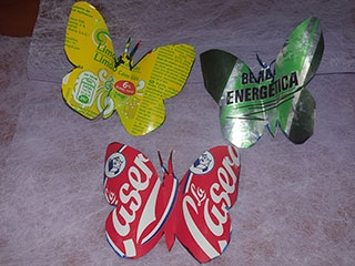 Manualidades de reciclaje: Mariposas con latas de refresco