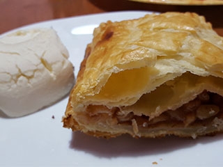 Receta del Strudel de hojaldre con manzana y piñones