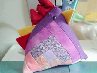 Manualidades patchwork: Alfiletero gallina