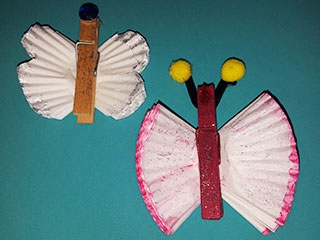Manualidades para niños: Mariposas con canastillas de cupcakes